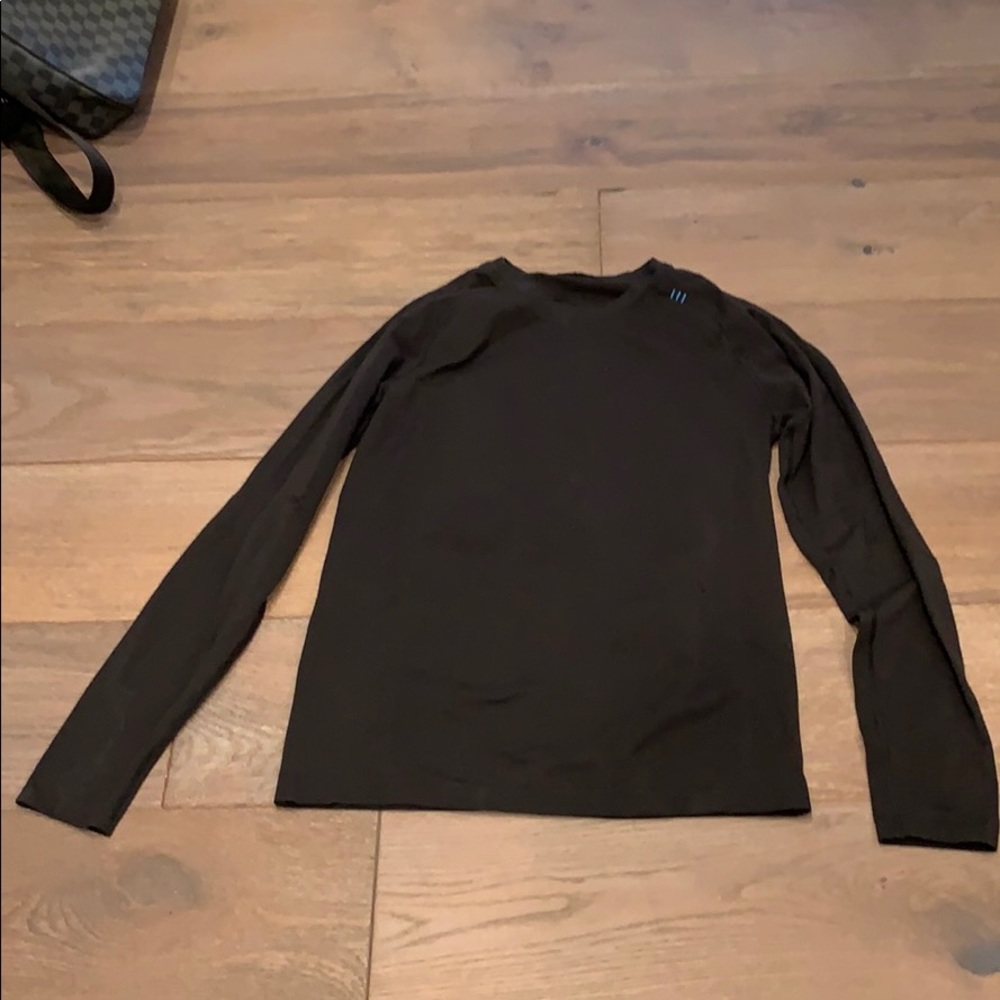 Lululemon men’s long sleeve fitted workout top.